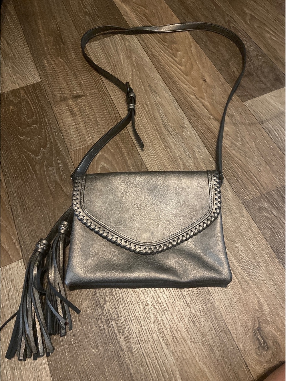 JEN & CO. Metallic Silver Crossbody Bag with Tassels